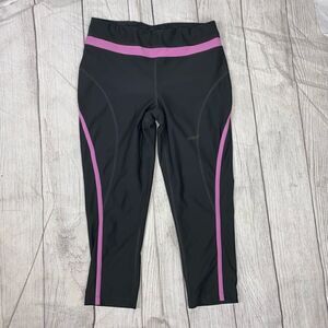 Xersion Capri style compression pants grey w/pink borders sz small women